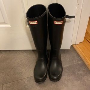 Hunter tall black rain boots/wellies as 9.